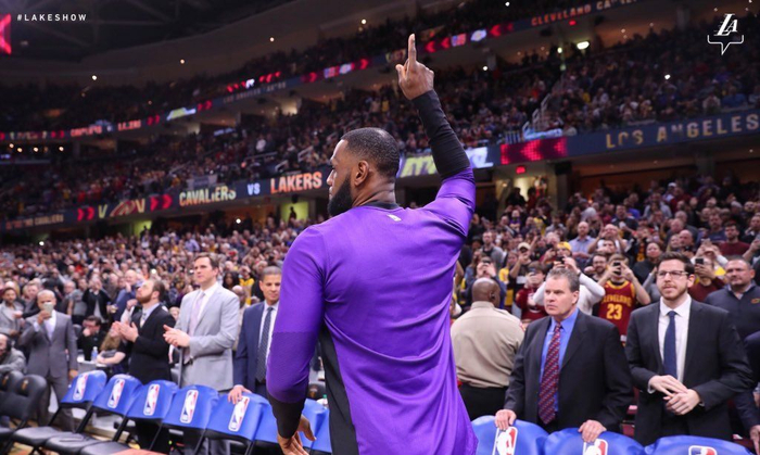 九游官网首页-洛杉矶湖人训练开放日，今晚豪取连胜引欢呼，足总杯在即，轮换策略成焦点的简单介绍