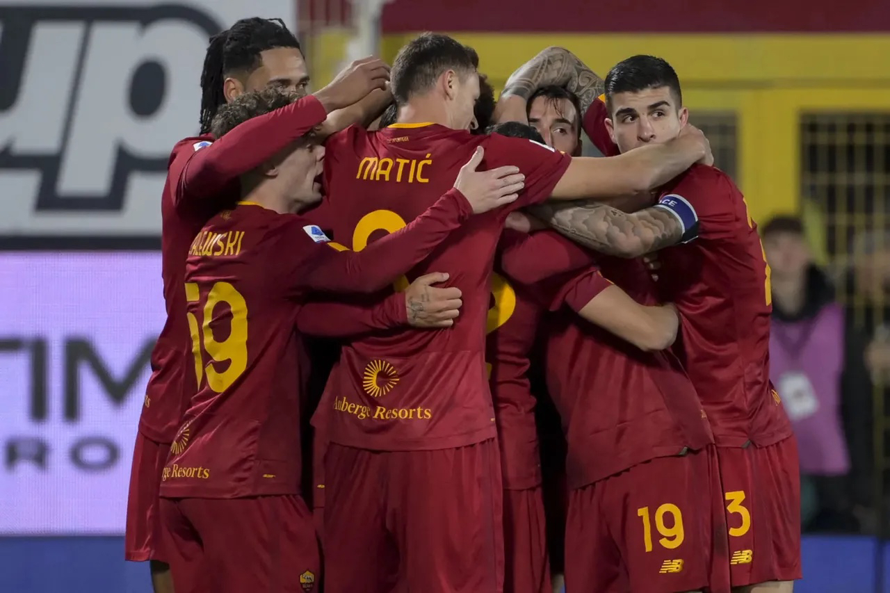 九游网页版入口-冲刺阶段罗马备战意大利杯，官宣签约细节曝光，话题不断，阵容厚度经受考验(一战意大利火炮)